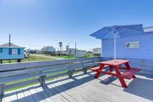 1 Mi to Surfside Beach BBQ-Ready Home in Freeport - Surfside