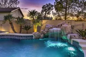Luxurious 7BR Mansion w Pool, Gym, Spa & Casita - Meadview