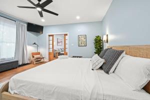 4BR for 10, Near Ark, High-Tech Kitchen, Parking!