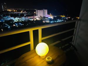 High Floor Seaview Beach Apartments-tub face to Ocean,projector,high speed Wi-Fi