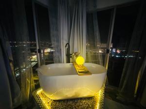 High Floor Seaview Beach Apartments-tub face to Ocean,projector,high speed Wi-Fi
