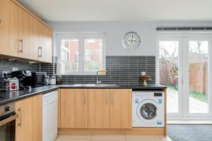 Wow BooK ME 9 beds 25 Baths CONTRACTORS,FAMILY!