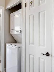 Dolphin View Duplex Side B - Beachfront Heated Pool -Gulf Shores Alabama - Near The Hangout