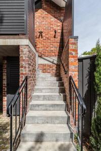 The Little Sage - A Lodge-style Urban Retreat