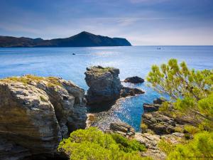 Apartamento en 1ª Línea de Playa en Roses con Terraza, Vista al Mar y Parking Comunitario - ES-258-3