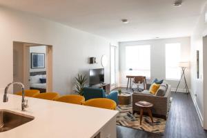 Cozysuites l Luxe 2BR in Downtown Cincinnati