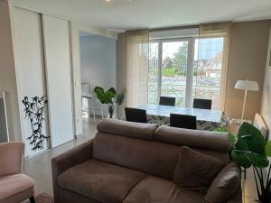 Appartement Moderne près de la Plage et du Centre - 2 Chambres, Balcon, Parking, Animaux Acceptés - FR-1-487-363