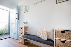 Sunny Delight: WiFi & Parking