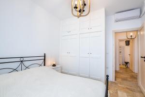 AXONI WINDMILL HOUSE