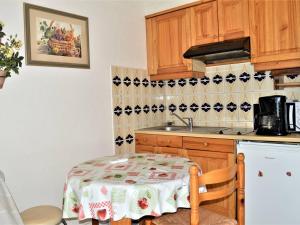 Studio climatisé, accès piscine, terrasse, proche plage et commerces - FR-1-226B-179