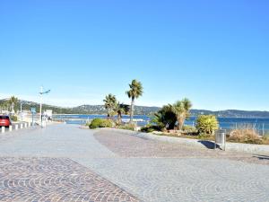 Studio climatisé, accès piscine, terrasse, proche plage et commerces - FR-1-226B-179