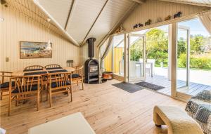 Three-Bedroom Holiday Home In Skalskor