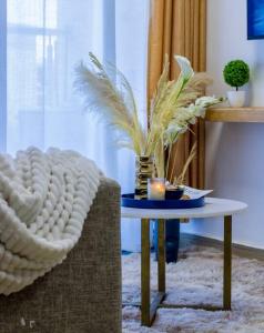 Chic Studio, Stunning Views!