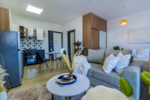 Chic Studio, Stunning Views!