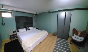 BH and Semiramida Ski Apartment