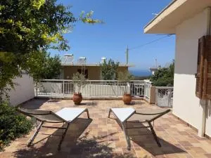 Maison authentique avec grande terrasse - Kritinía