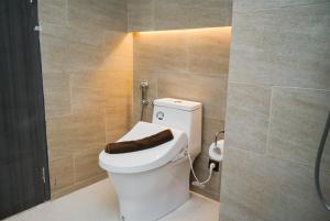 Cozy Stay Studio Apartment for 4 Persons at Carstensz Residence By Travelio