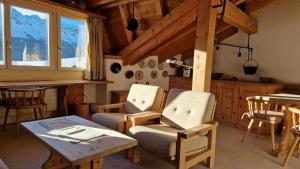 Chesa Bellaval, Haus la Vuolp 2-Zimmer-Dachwohung