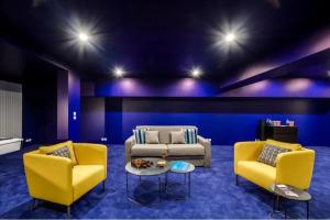 Modern and eclectic 3BD duplex in Le Marais!