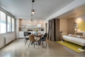 Modern and eclectic 3BD duplex in Le Marais!