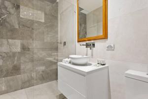 Traditional 2-Bed Terrace House in Millers Point
