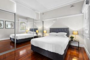 Huge Harbour View Apartment In Historic Home