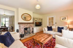 Farthings - large cottage with pool