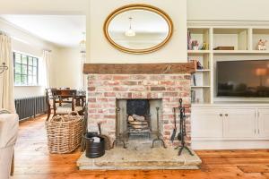 Farthings - large cottage with pool