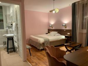 Hotels AUBERGE DU PORCHE : photos des chambres