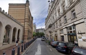 FreeParking - Great Synagogue Apartment, 2 bedroom, 5 people ,WiFi, AC