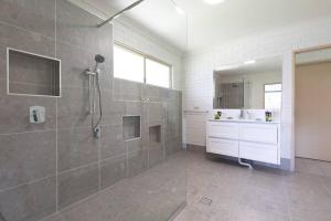 Bella Rose Beach House - 3 BR - 5min to Beach