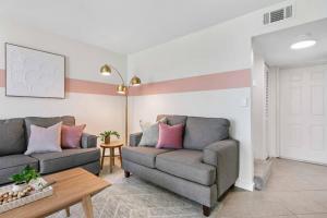 Paradise Palms - Chic Prime Spot w Pool