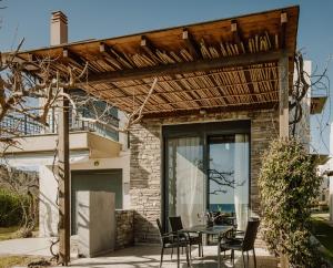 Pelagos Paradise Seafront Villa by Booking Kottas