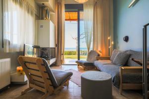 Pelagos Paradise Seafront Villa by Booking Kottas