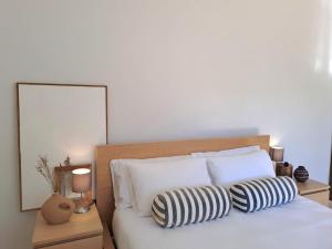 Noctua Villa Estepona pool and beach 013