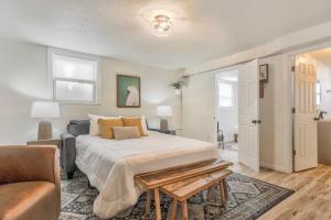 Pikes Charm - King Workspace 4K Roku BBQ