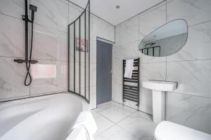 *RB10W* For your most relaxed & Cosy stay + Free Parking + Free Fast WiFi *