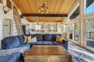 Timber Peak Cabin - Hot Tub BBQ Scenic Views