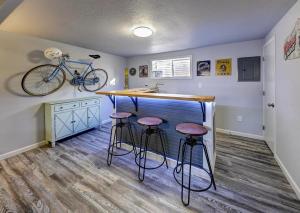 Trail Climb - Chic Downtown BBQ Scenic