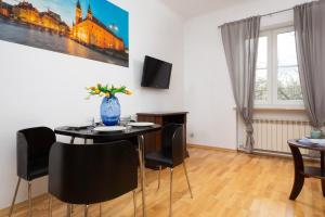 Warsaw New Town Apartment by Renters