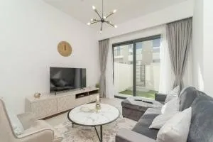 Luxurious 3 BR with Maid Room in Arabian Ranches 2 - 迪拜