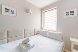 Lighthouse Cosy Apartment by BookingHost