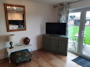 St Margarets 2-Bed Chalet - Sleeps 4 & Pets ok