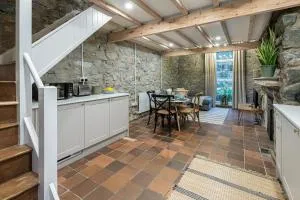 Cheerful 2 bedroom cottage with garden - Llanelltyd