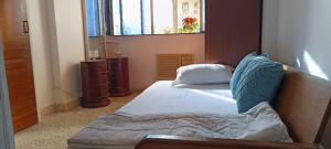 SEAVIEW Room Bandra W Bandstand Nr Taj WOMEN ONLY