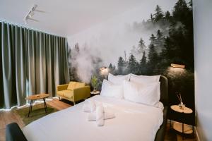 Forest MistPlaza AFI Mall