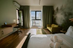 Forest MistPlaza AFI Mall