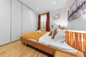 3 Bedroom Flat in Haymarket London Sleeps 14 HY1