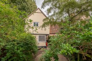 Medieval cottage in rural village - Dukes Lodge