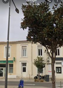 Appartements Appartement 1er etage MEZE : Appartement 1 Chambre